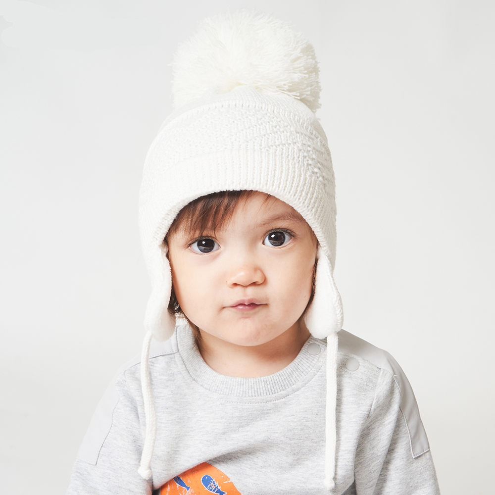 Bonnet gros pompon tricoté en coton avec oreillettes pour bébé – Image 2