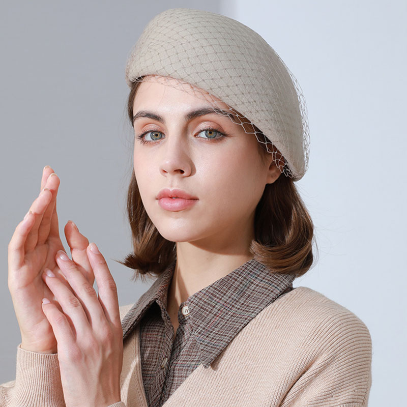 Béret français feutre de laine filet et perles – Image 4